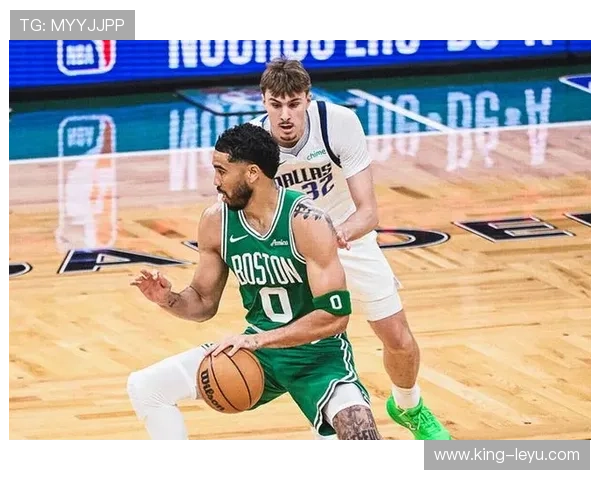 凯尔特人3D后卫怀特挡拆联动塔图姆提升三分效率